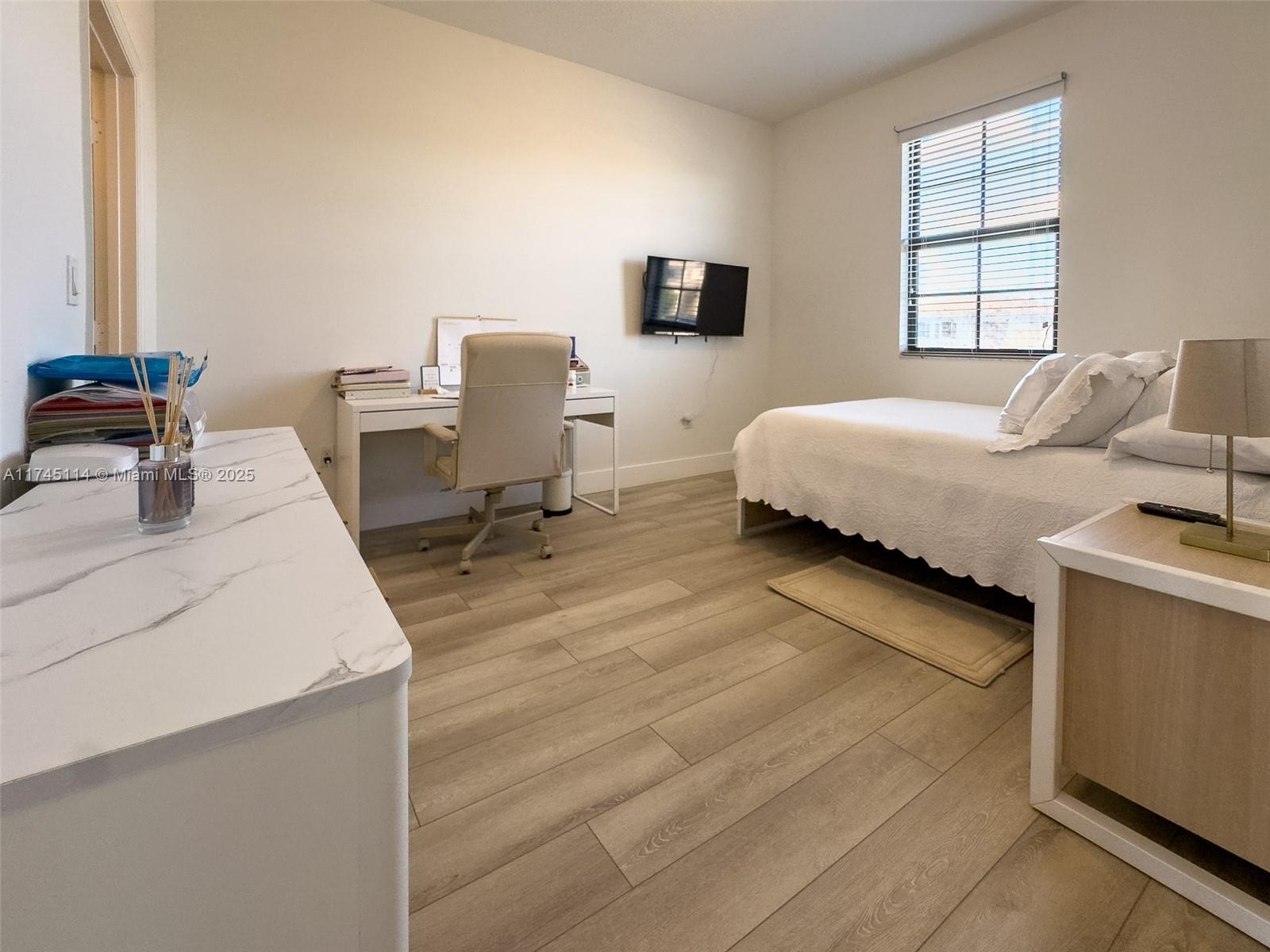 CHAMPION LAKES - Residential