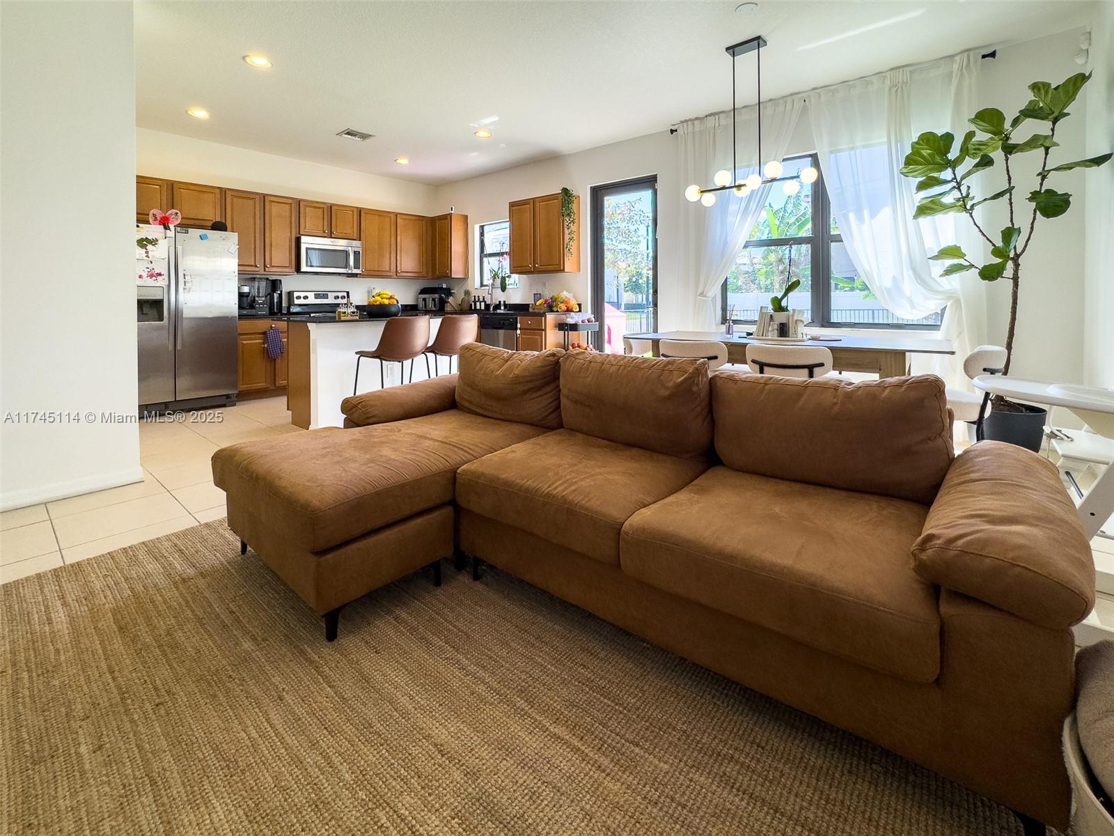 CHAMPION LAKES - Residential