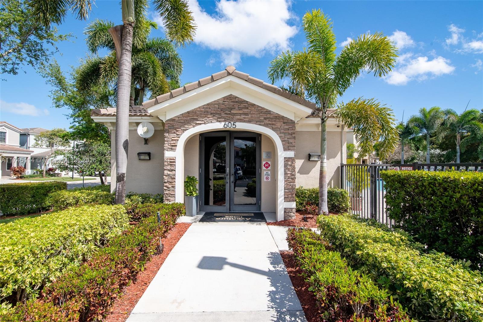 CHAMPION LAKES - Residential