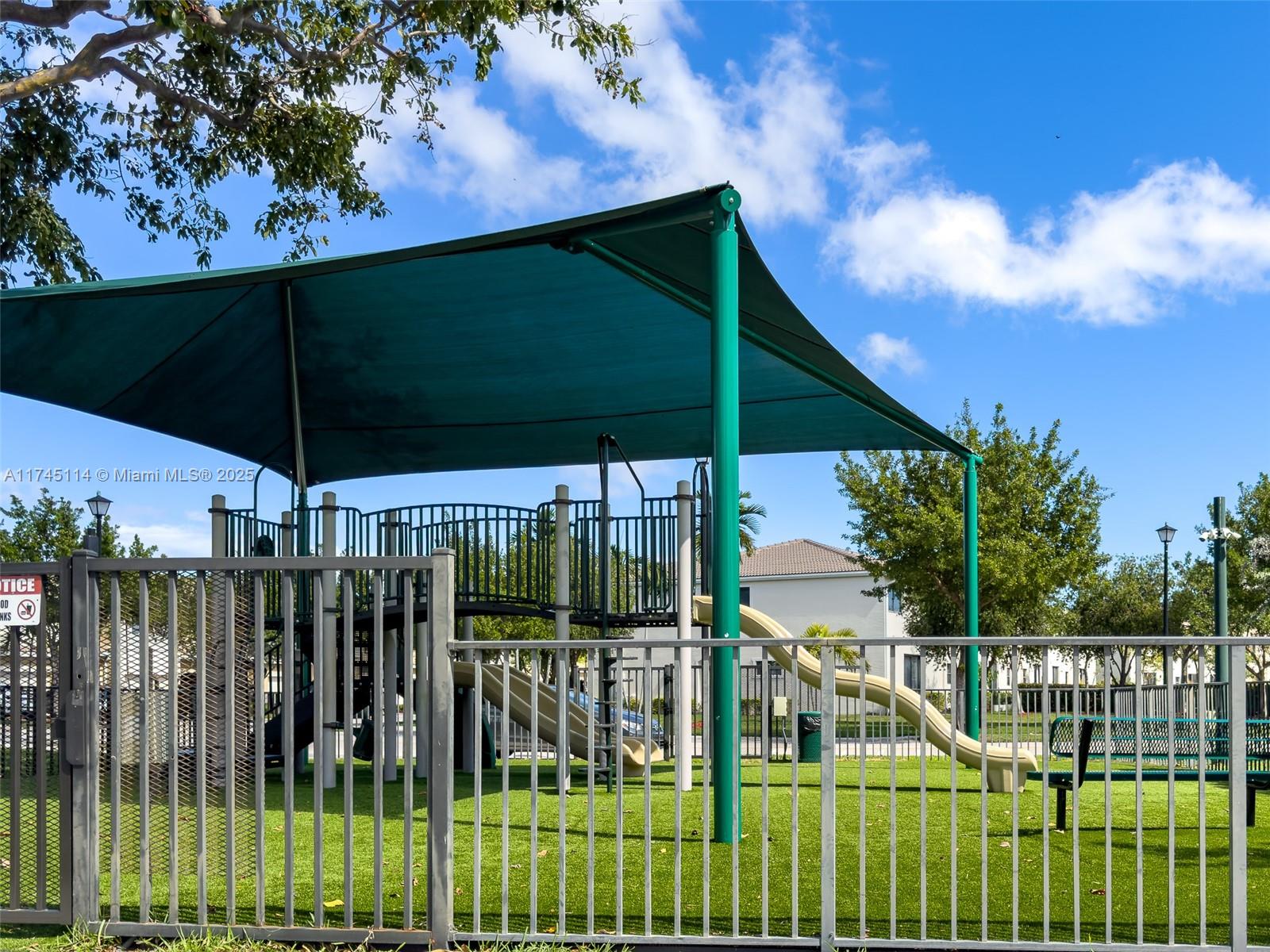 CHAMPION LAKES - Residential