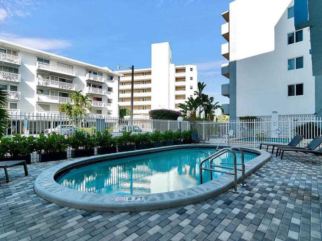 LINCOLN PALACE CONDO - Residential