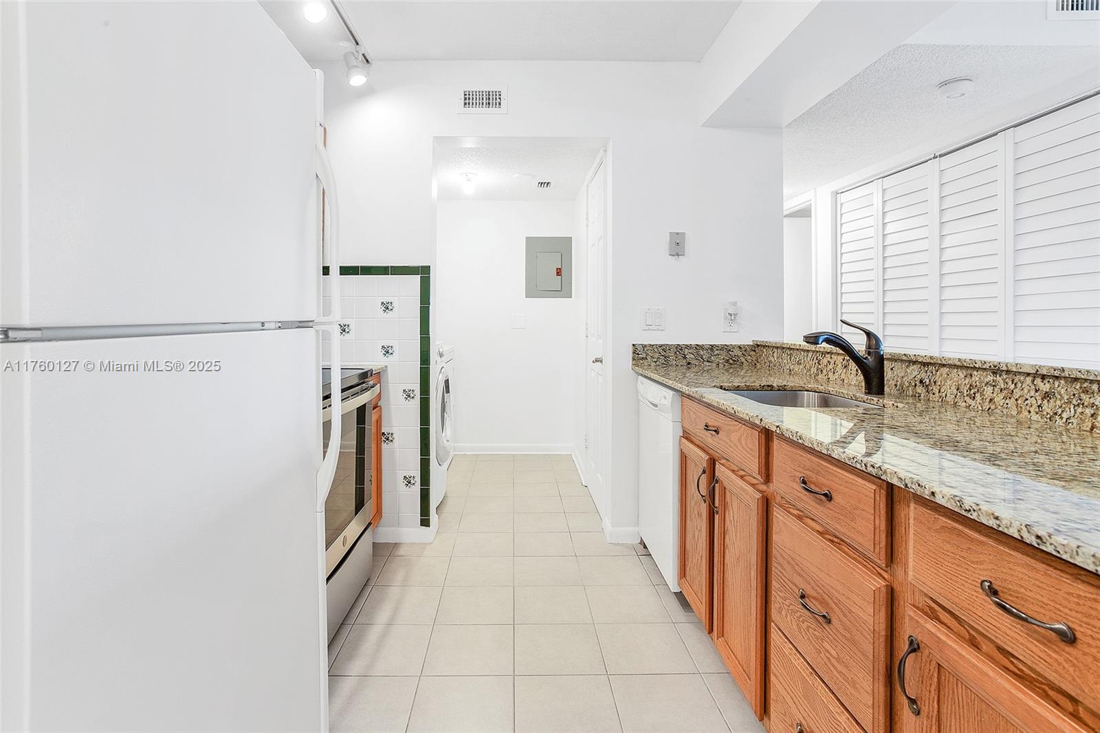 PINE RIDGE AT DELRAY BEAC - Residential Lease