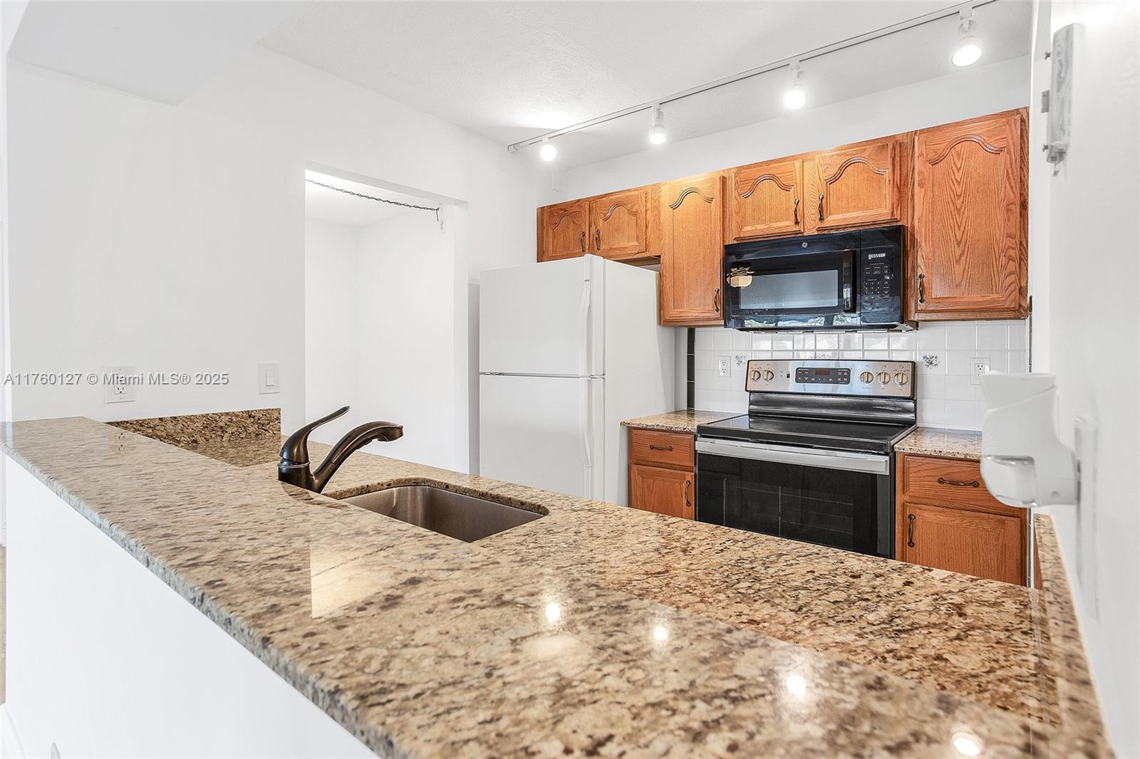 PINE RIDGE AT DELRAY BEAC - Residential Lease