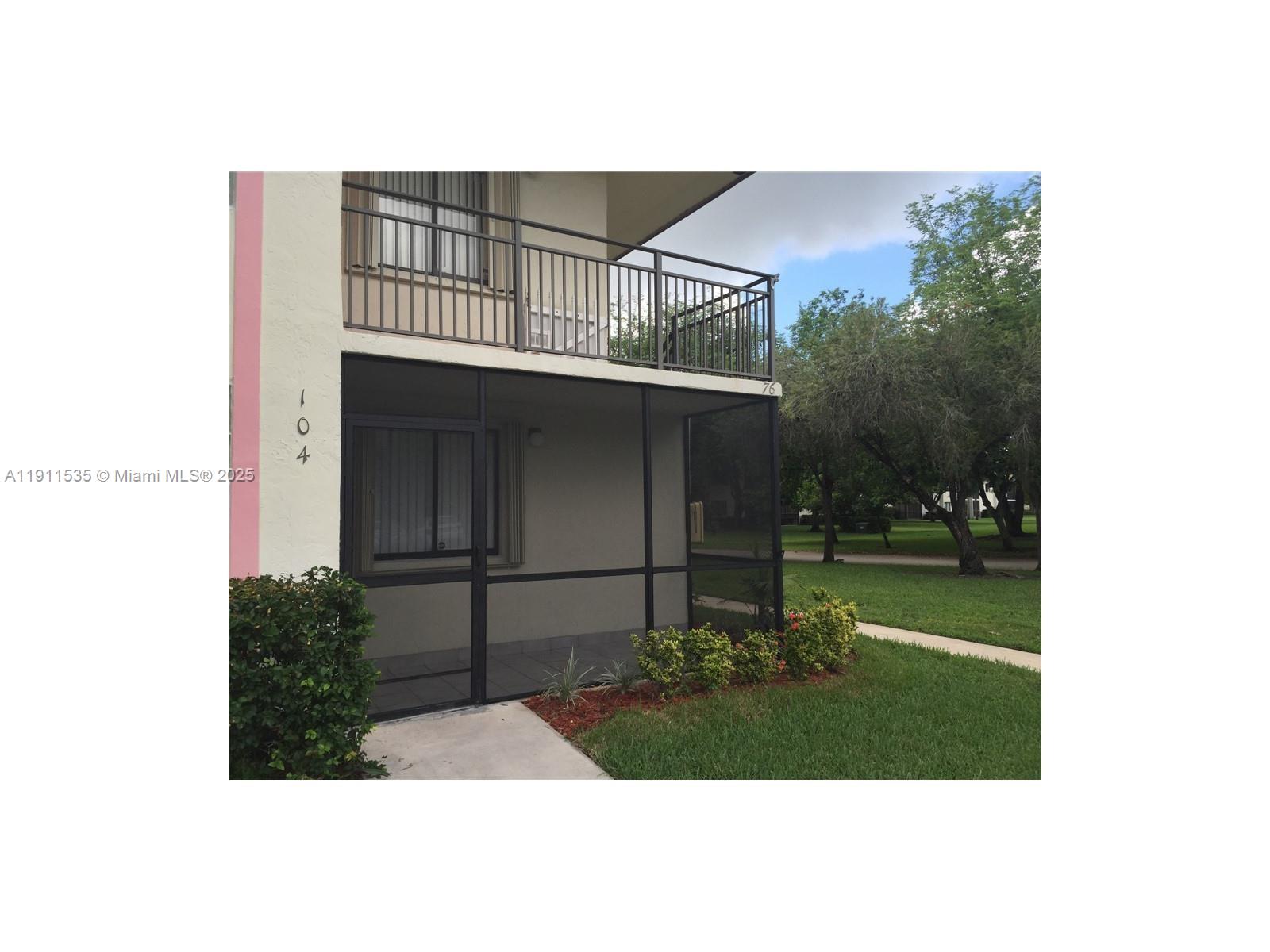 Racquet Club Apts At Bona - Residential