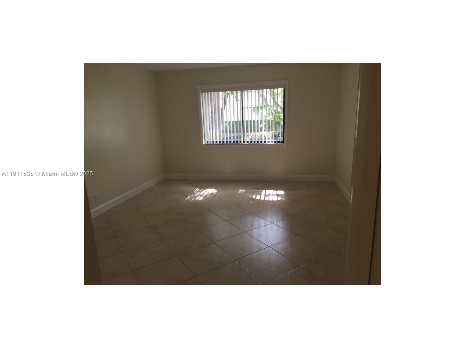 Racquet Club Apts At Bona - Residential