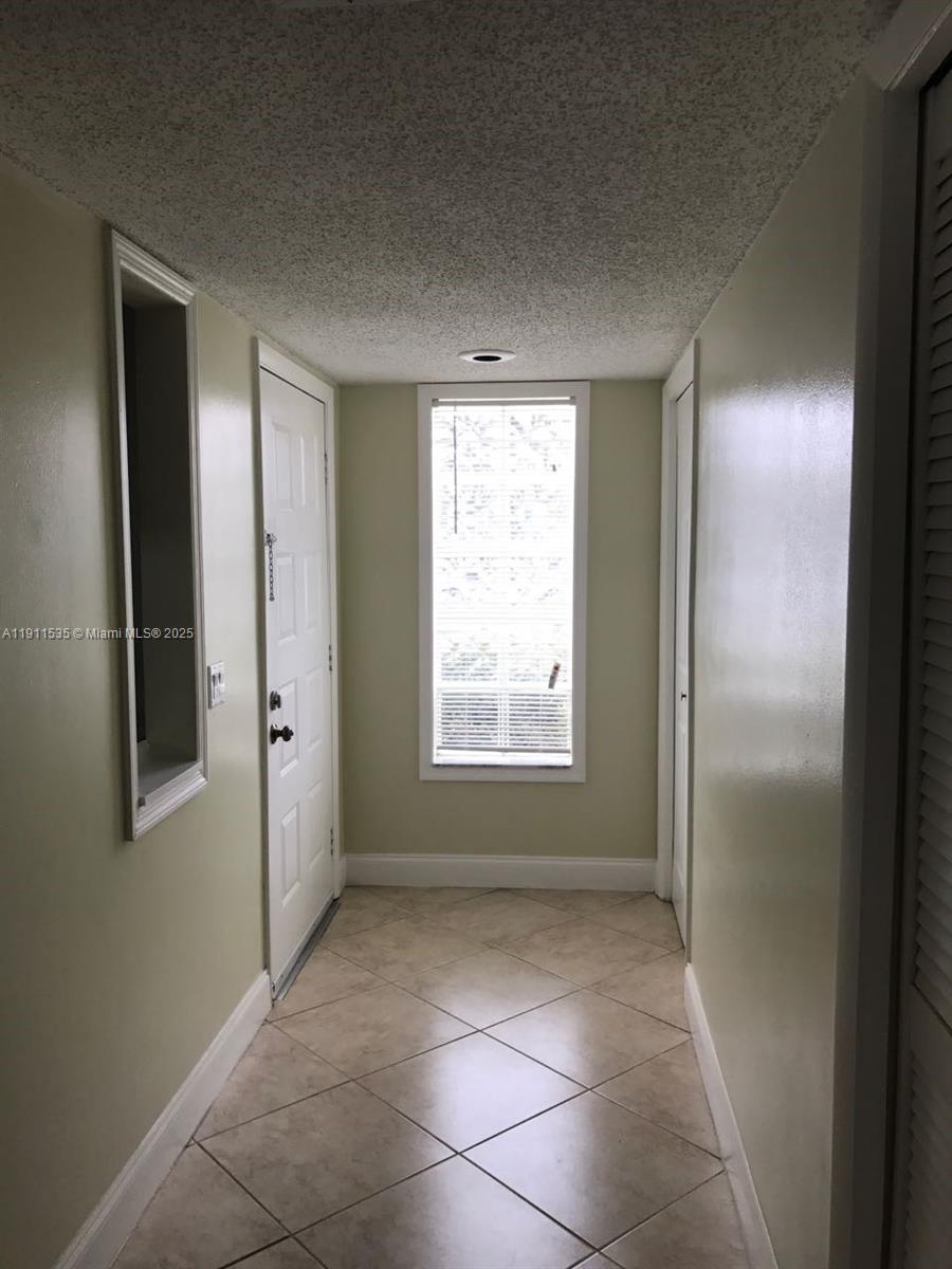 Racquet Club Apts At Bona - Residential