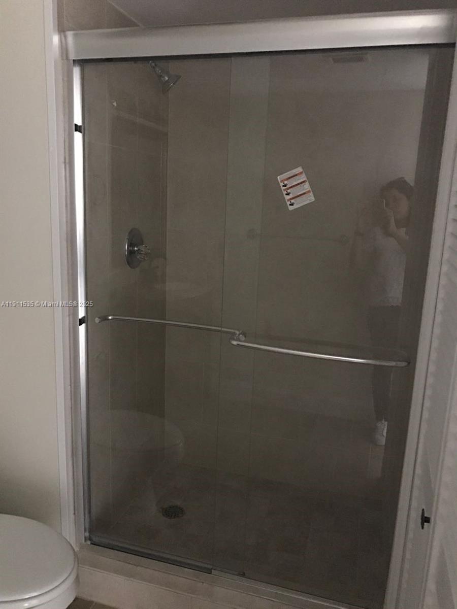 Racquet Club Apts At Bona - Residential