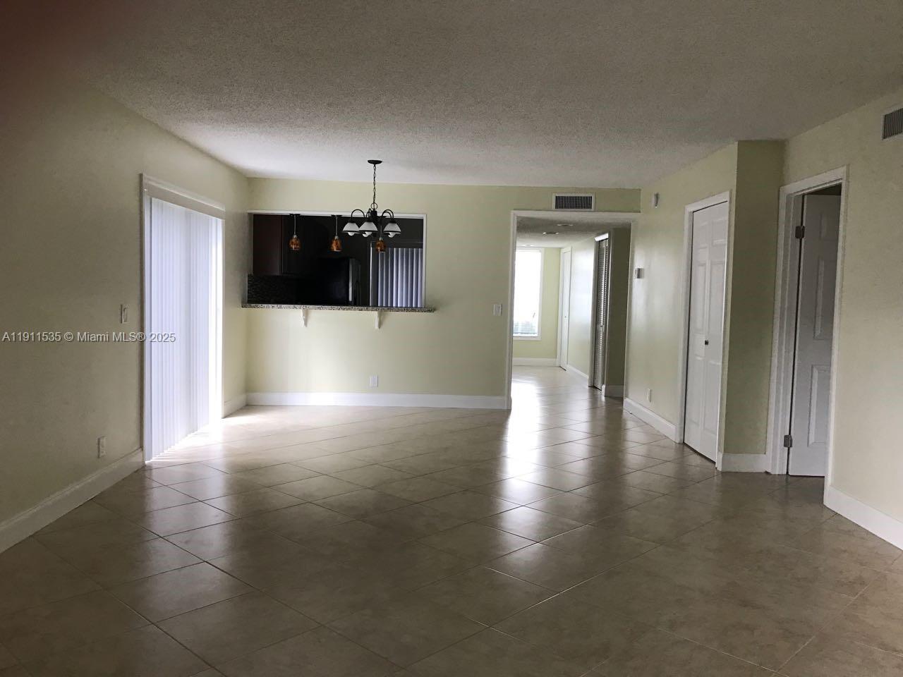 Racquet Club Apts At Bona - Residential