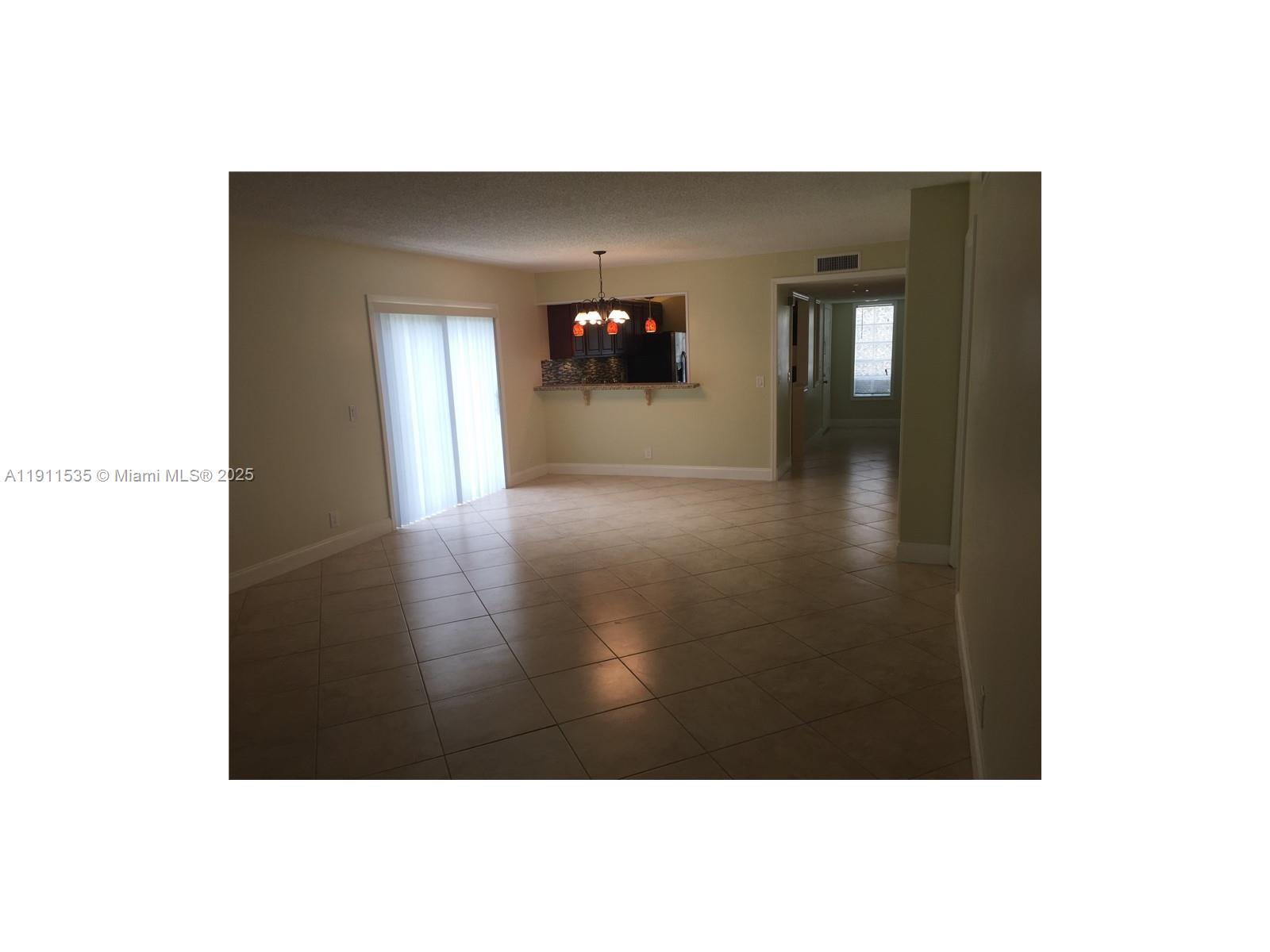 Racquet Club Apts At Bona - Residential