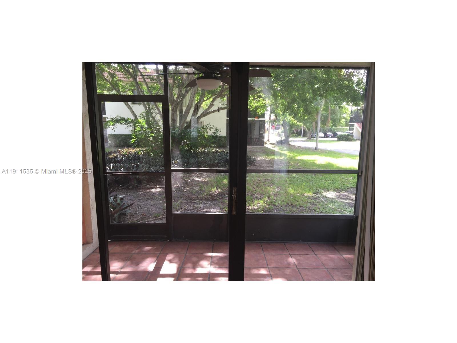 Racquet Club Apts At Bona - Residential