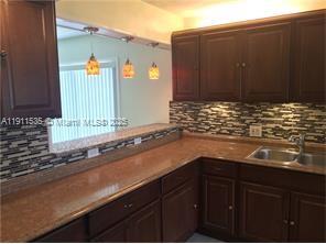 Racquet Club Apts At Bona - Residential