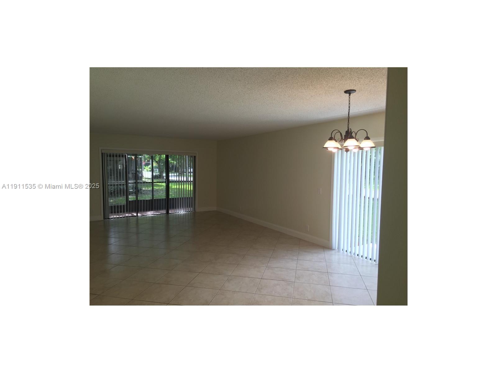 Racquet Club Apts At Bona - Residential