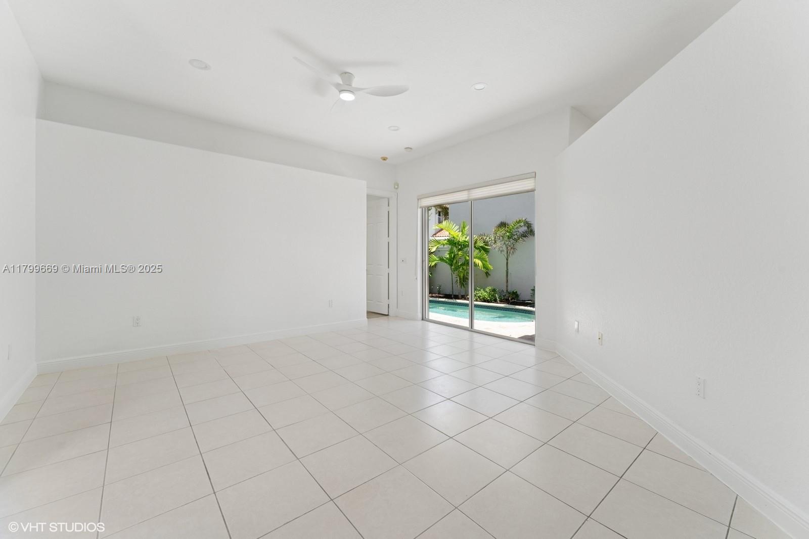 1576 Breakwater Ter