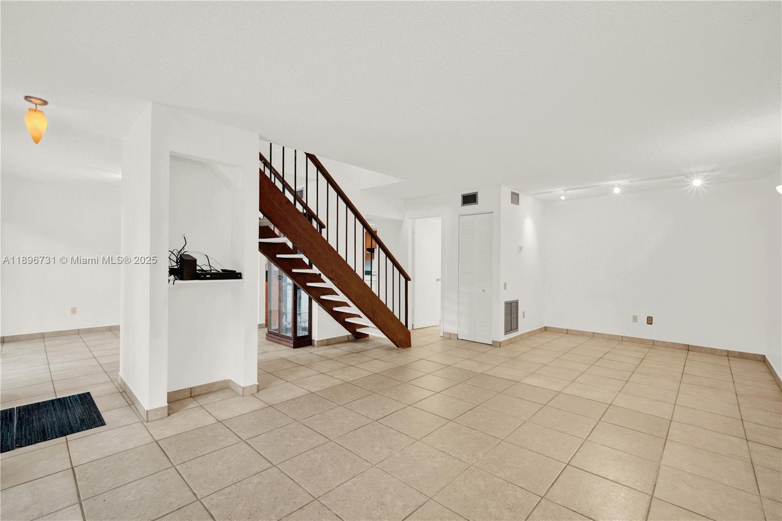 SNAPPER VILLAGE CONDO PHA - Residential