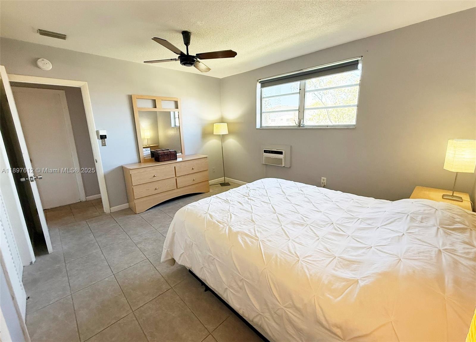 MAR-LEN GARDENS NO 12 COR - Residential