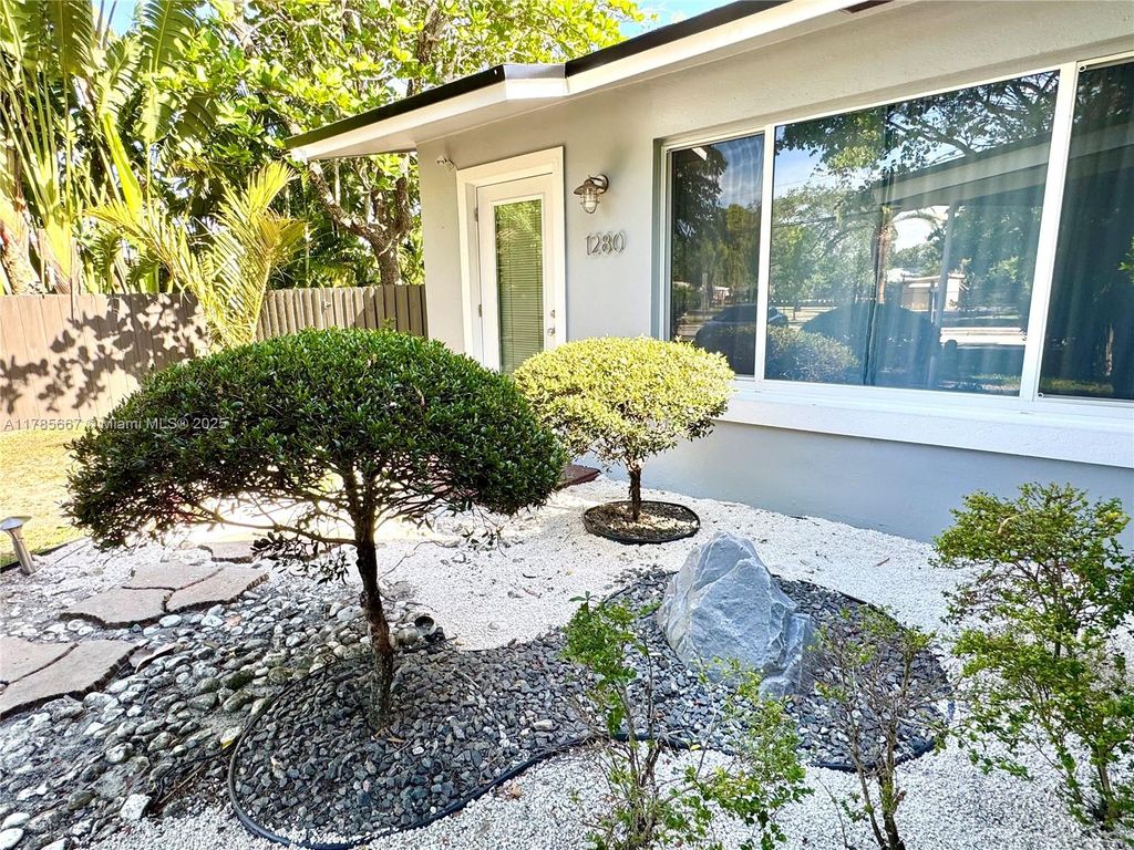 Photo of 1280 NE 38th St, Oakland Park, FL 33334 (MLS # A11785667)