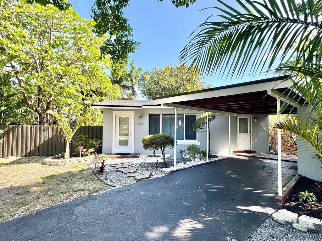 Photo of 1280 NE 38th St, Oakland Park, FL 33334 (MLS # A11785667)