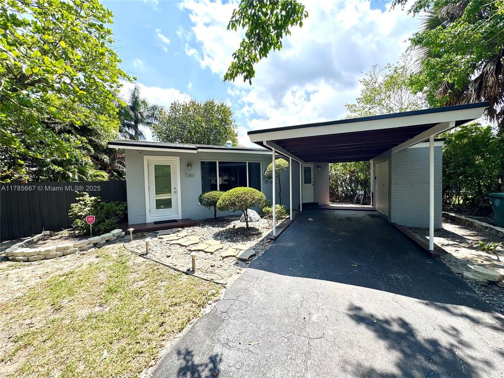 Photo of 1280 NE 38th St, Oakland Park, FL 33334 (MLS # A11785667)