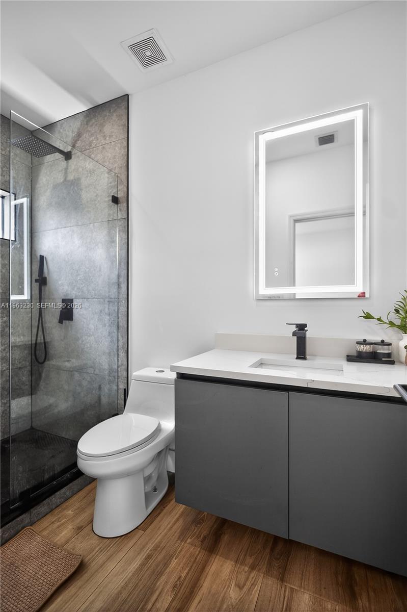 LAUDERDALE PARK 6-33 1/2 - Residential