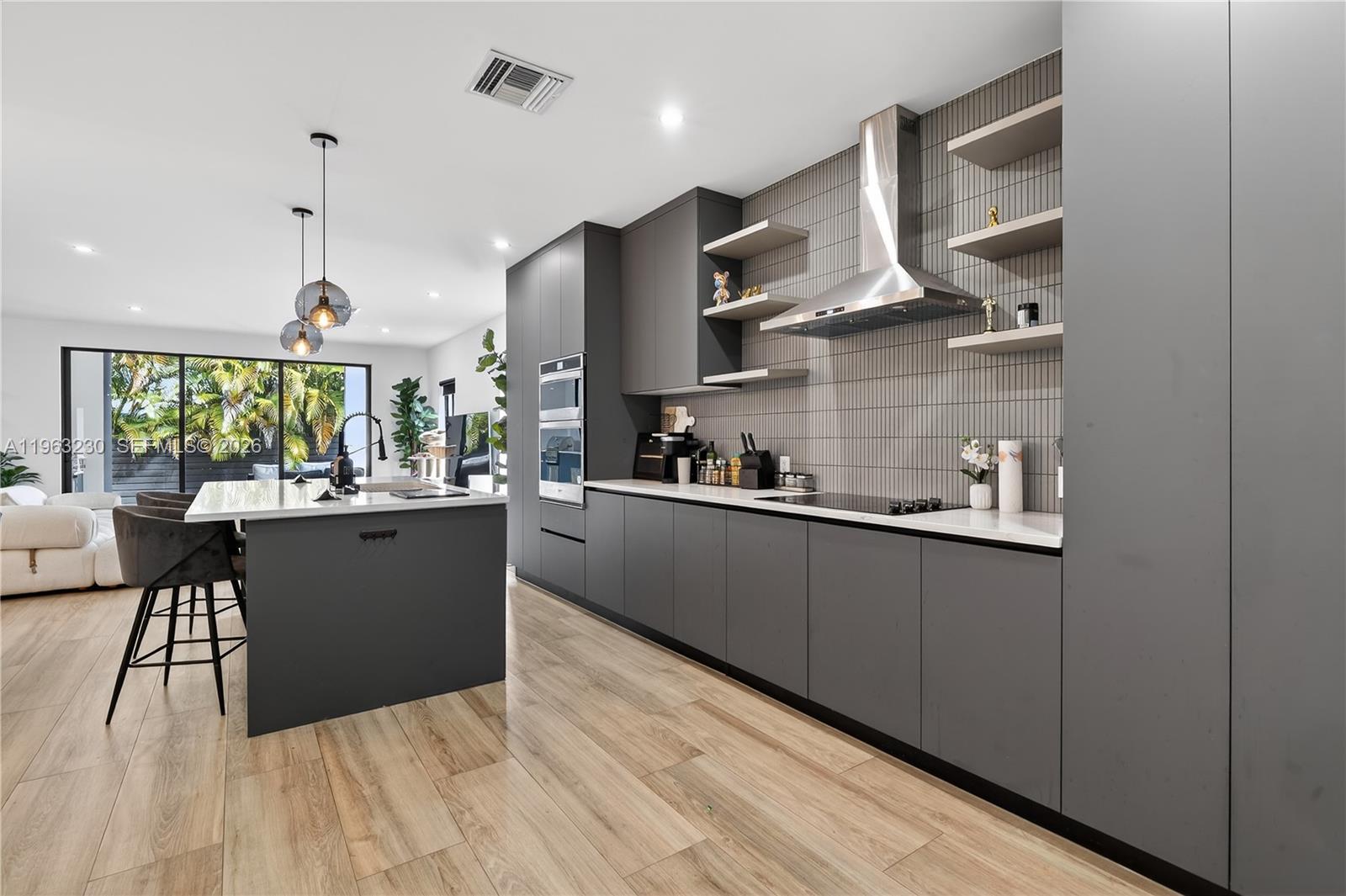 LAUDERDALE PARK 6-33 1/2 - Residential