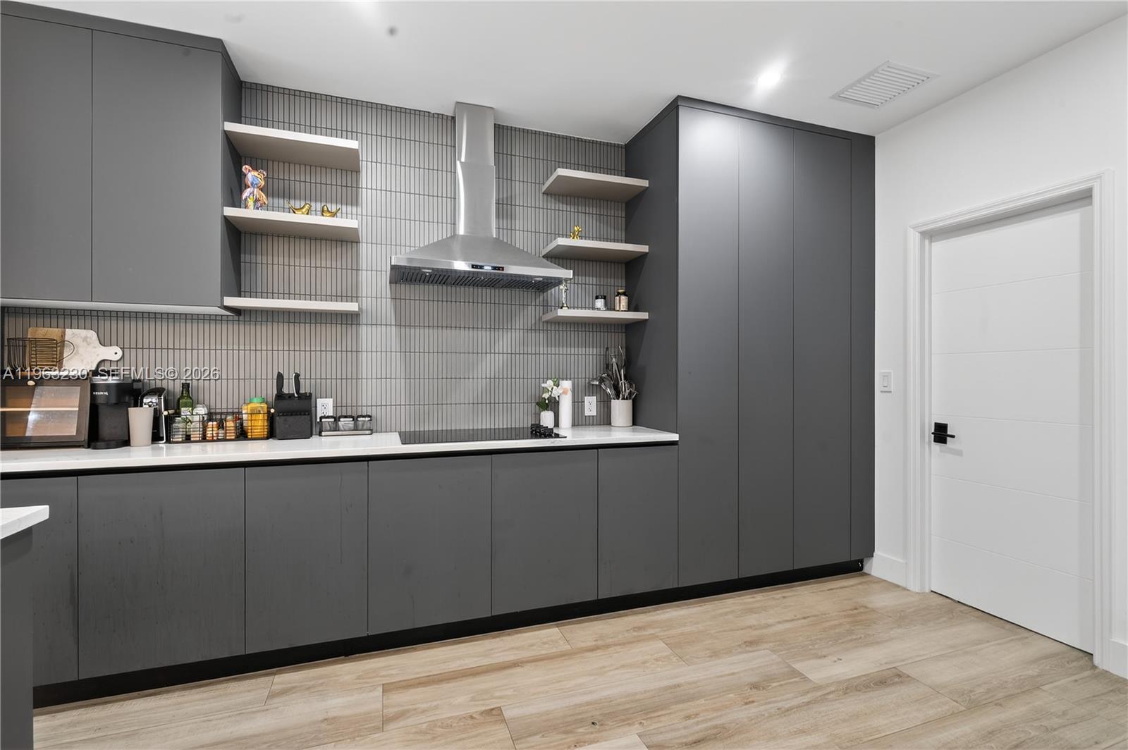 LAUDERDALE PARK 6-33 1/2 - Residential