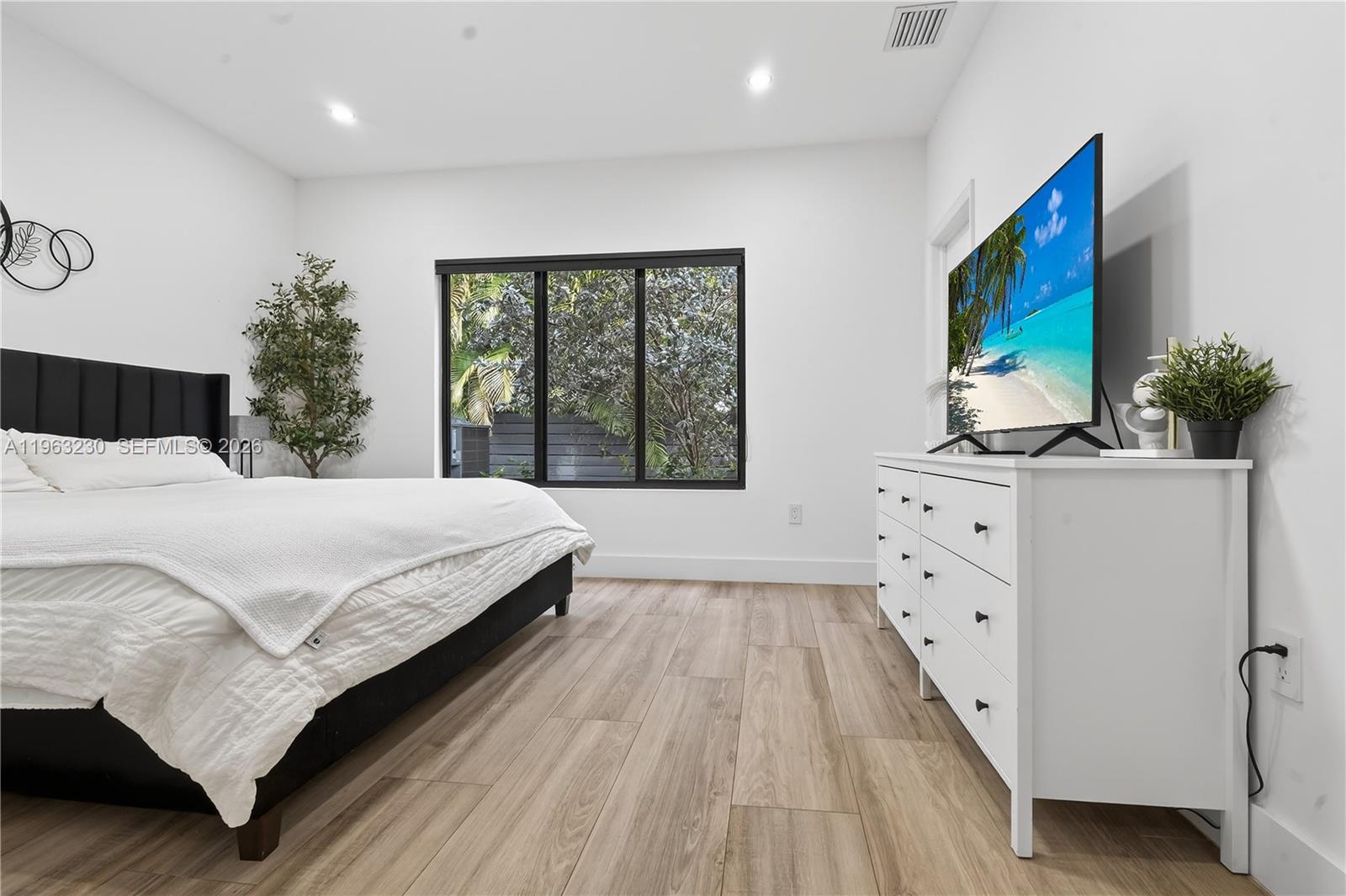 LAUDERDALE PARK 6-33 1/2 - Residential