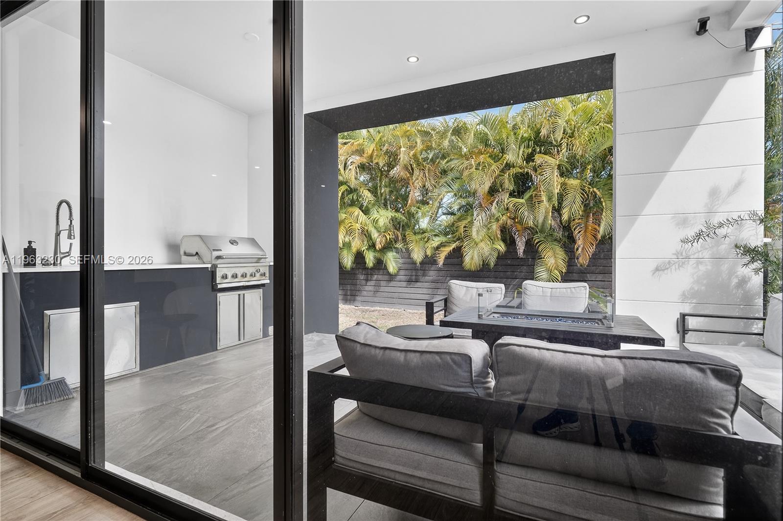 LAUDERDALE PARK 6-33 1/2 - Residential