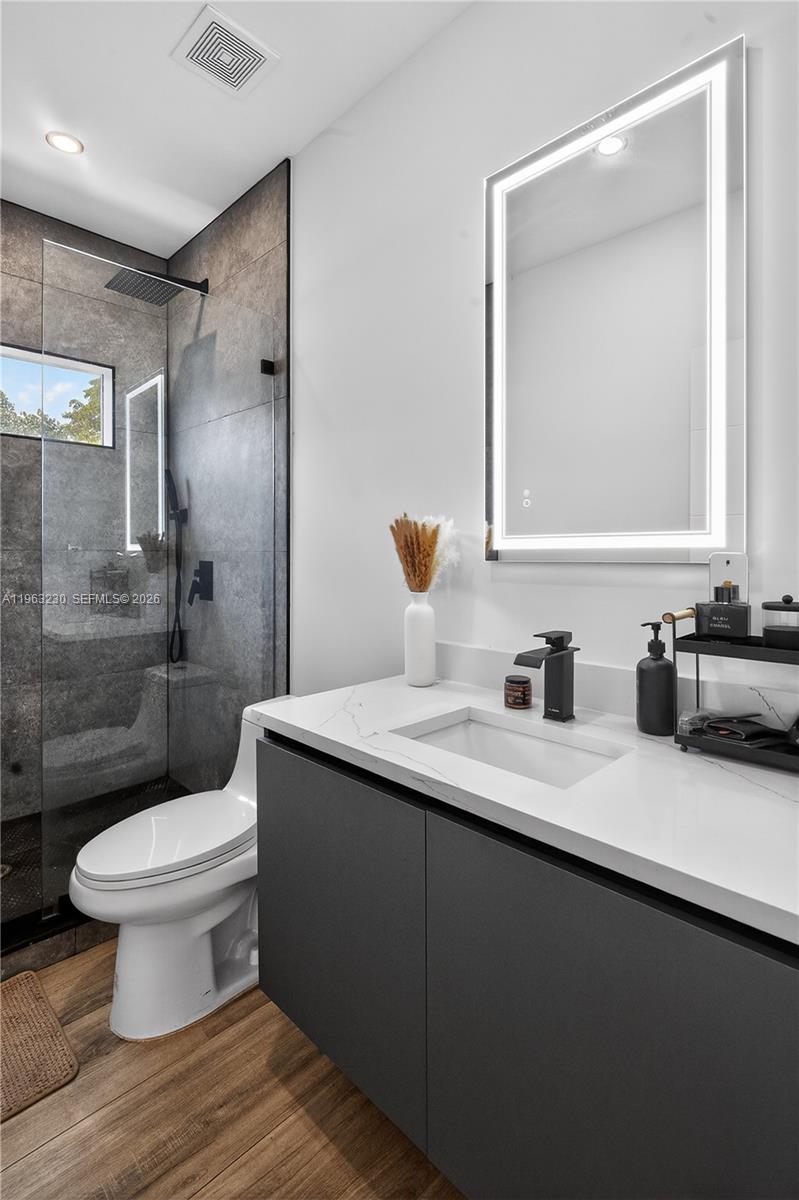 LAUDERDALE PARK 6-33 1/2 - Residential