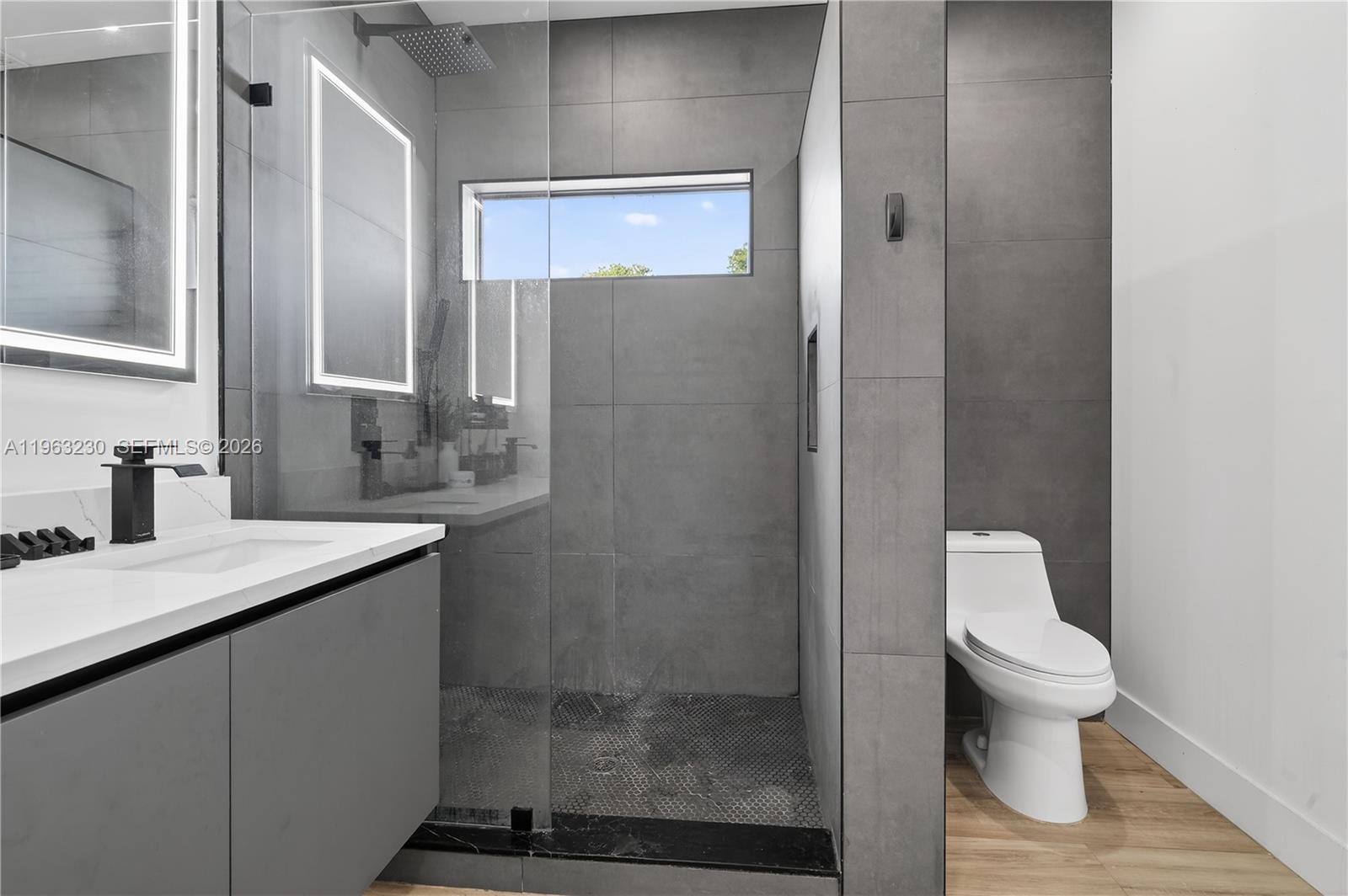 LAUDERDALE PARK 6-33 1/2 - Residential