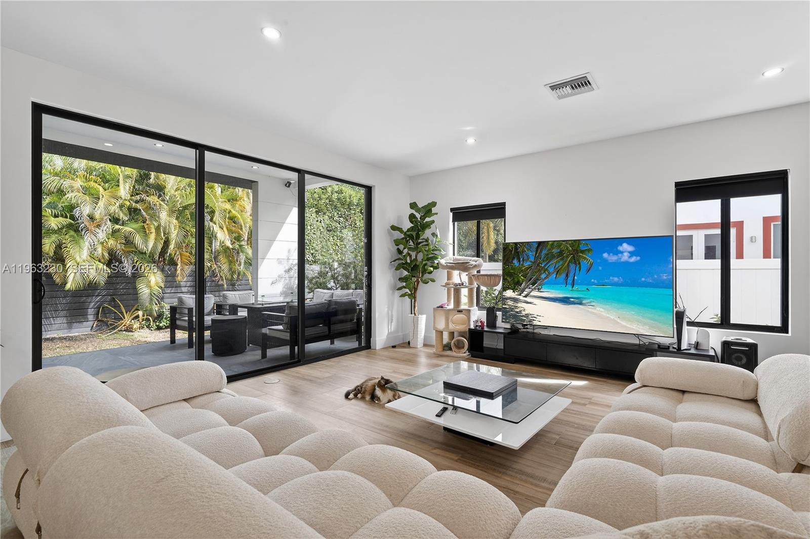 LAUDERDALE PARK 6-33 1/2 - Residential