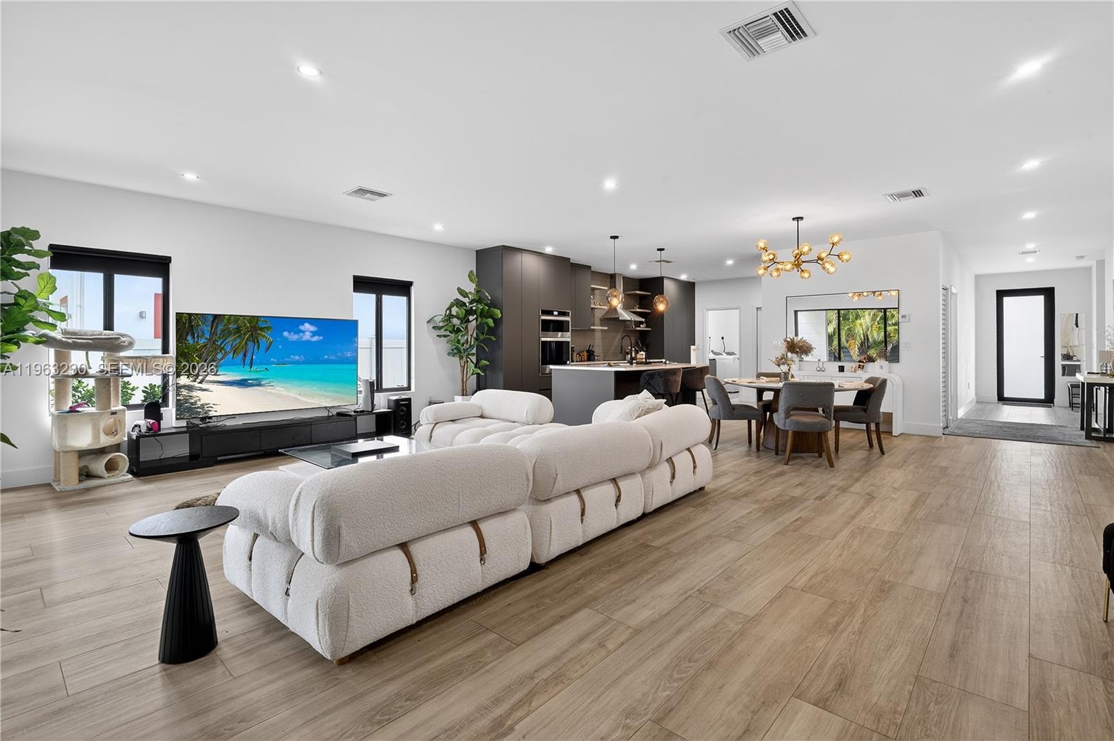 LAUDERDALE PARK 6-33 1/2 - Residential