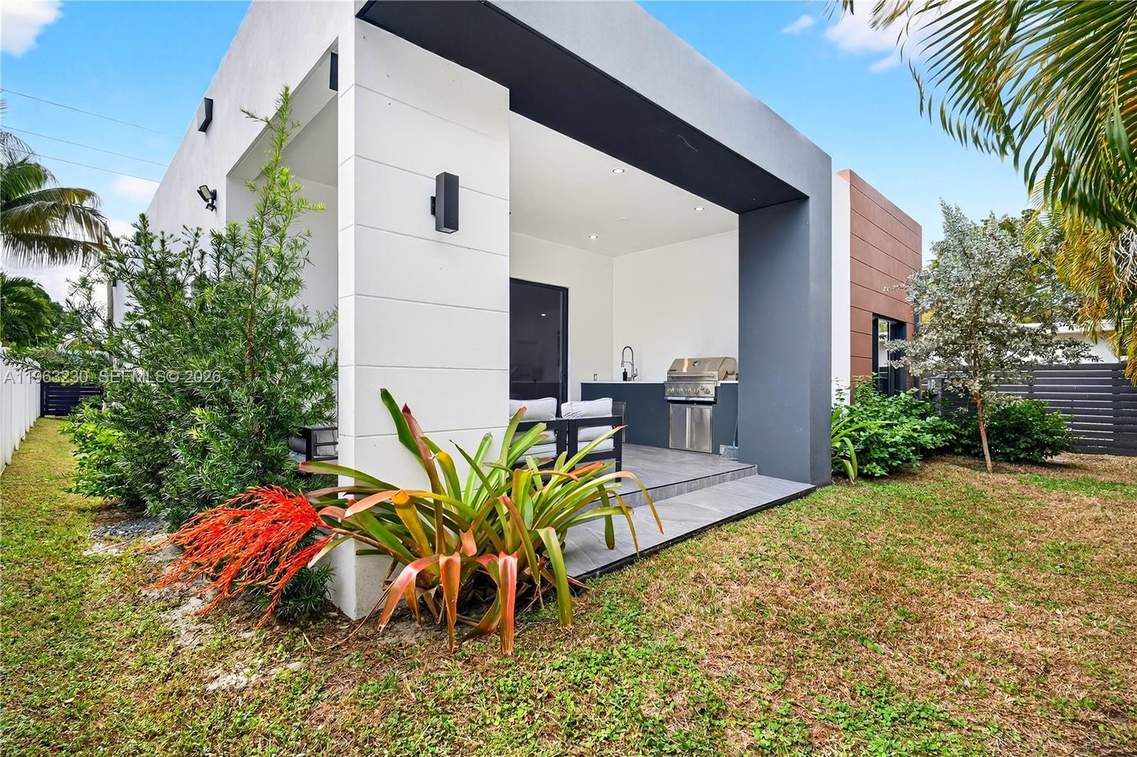 LAUDERDALE PARK 6-33 1/2 - Residential