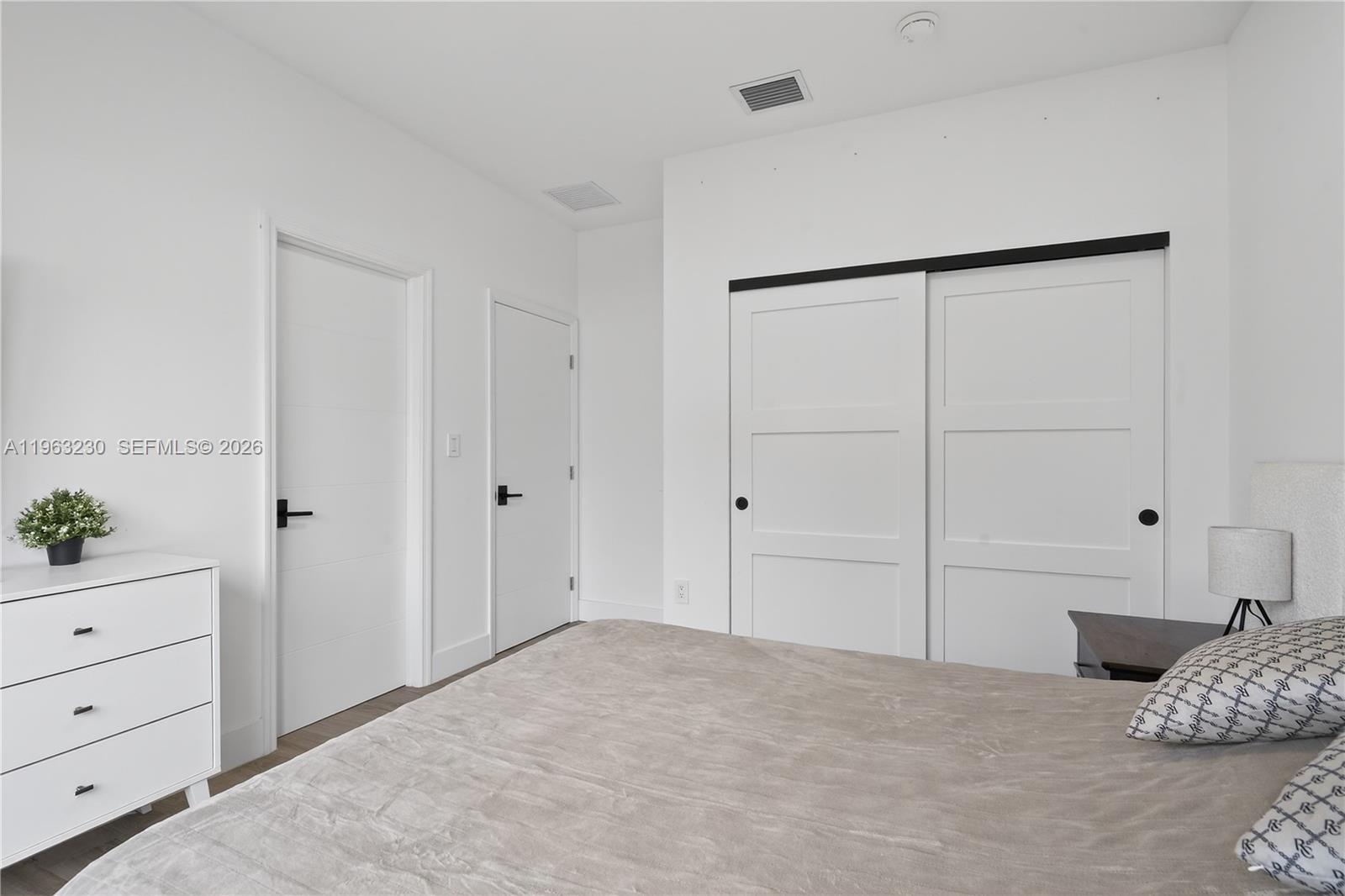 LAUDERDALE PARK 6-33 1/2 - Residential