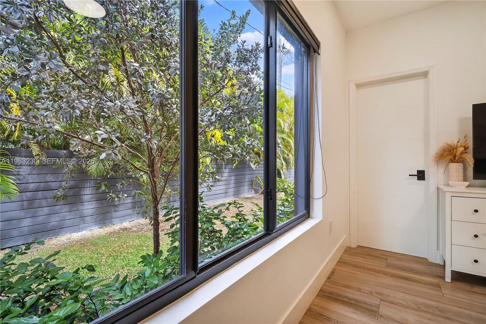 LAUDERDALE PARK 6-33 1/2 - Residential