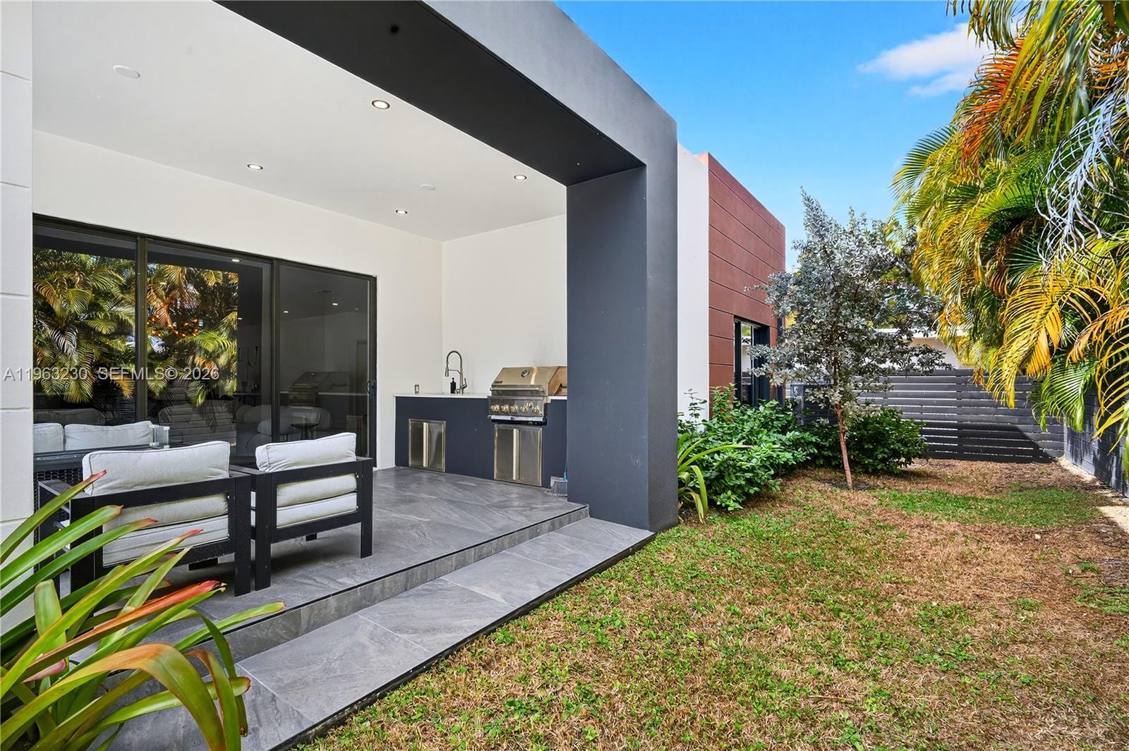 LAUDERDALE PARK 6-33 1/2 - Residential