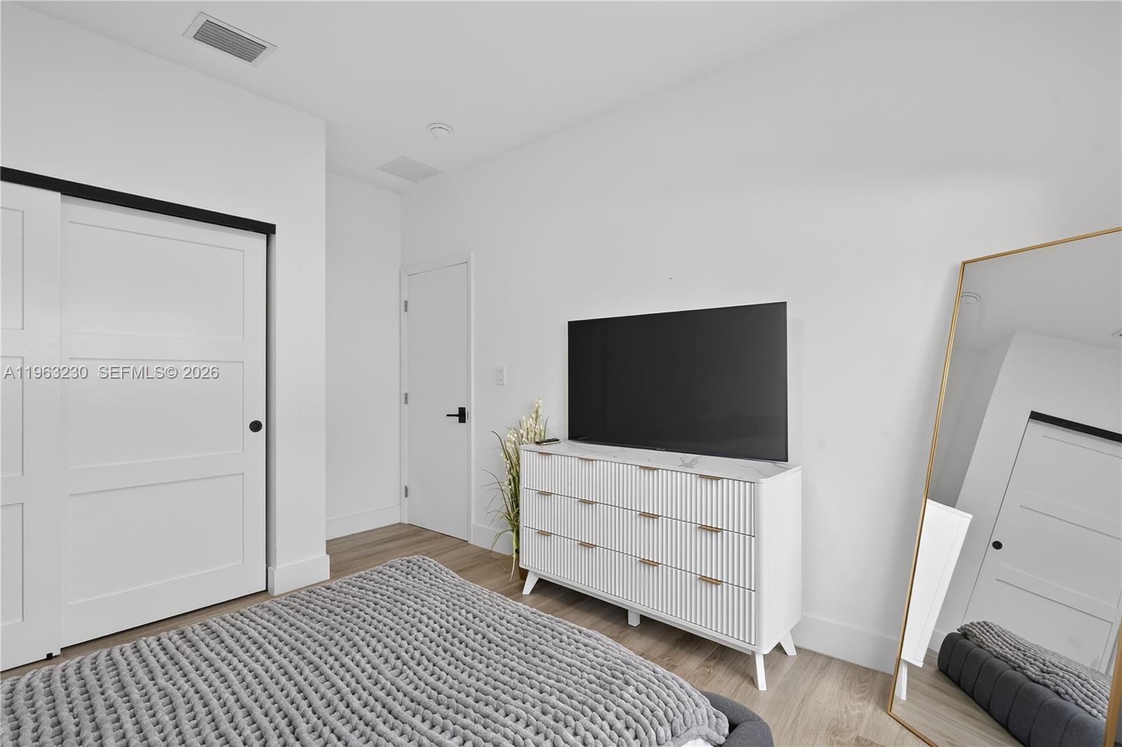 LAUDERDALE PARK 6-33 1/2 - Residential