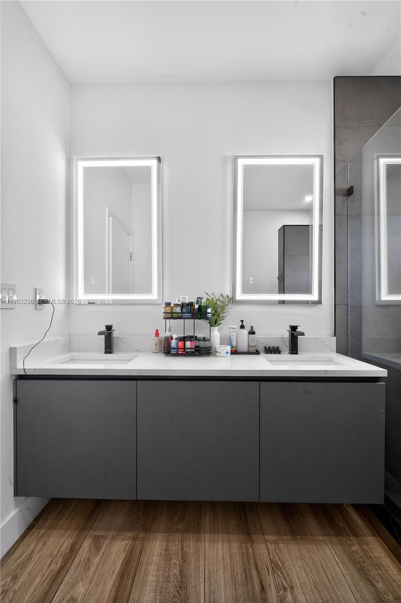 LAUDERDALE PARK 6-33 1/2 - Residential