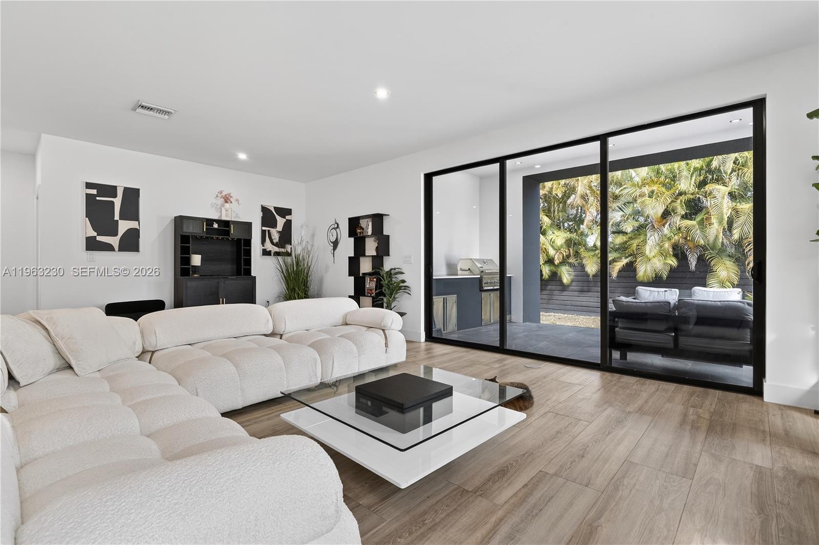 LAUDERDALE PARK 6-33 1/2 - Residential