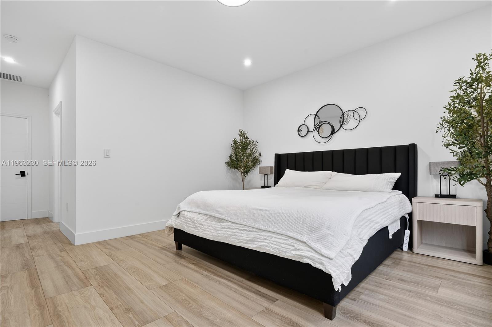 LAUDERDALE PARK 6-33 1/2 - Residential