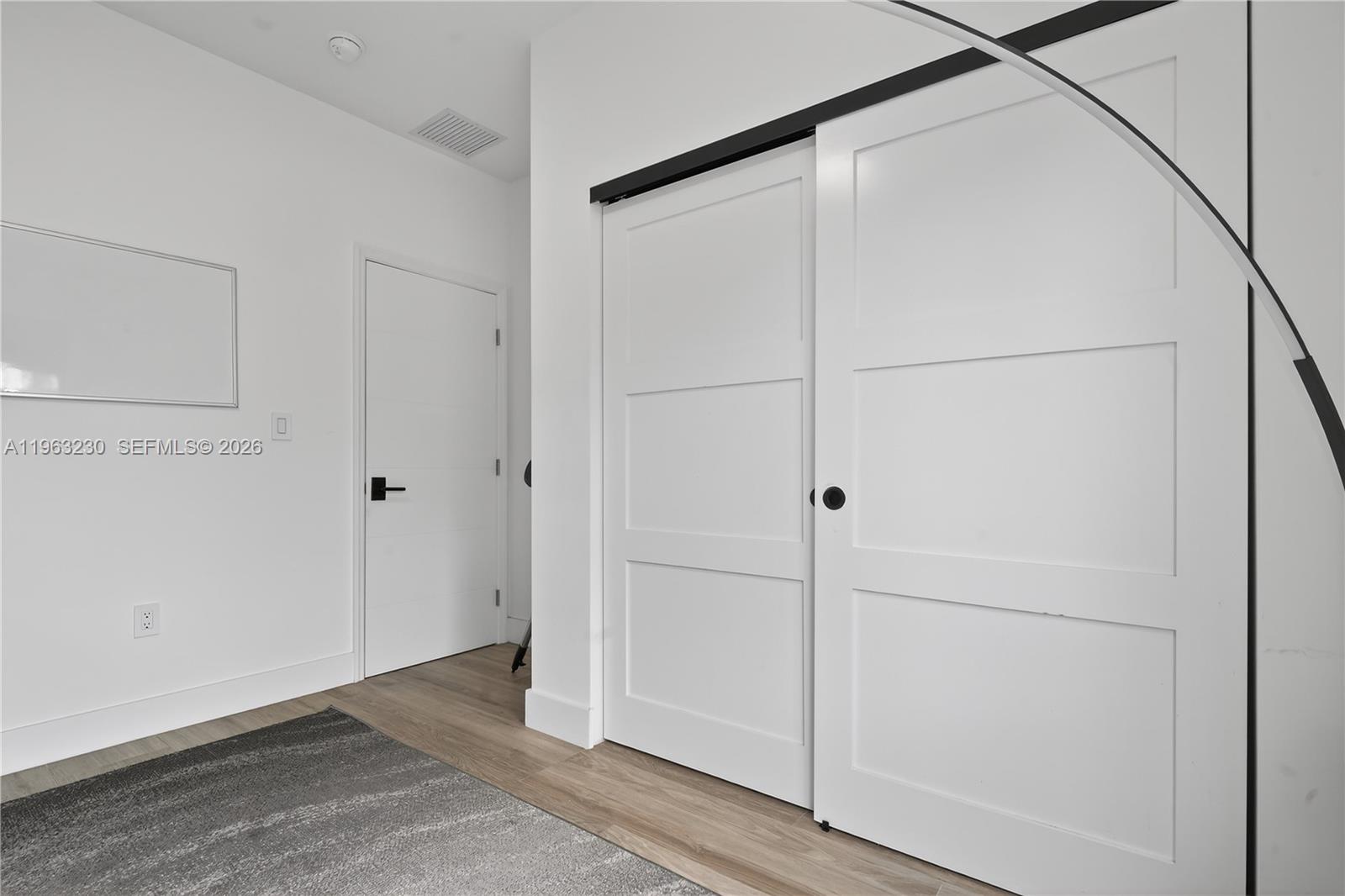 LAUDERDALE PARK 6-33 1/2 - Residential