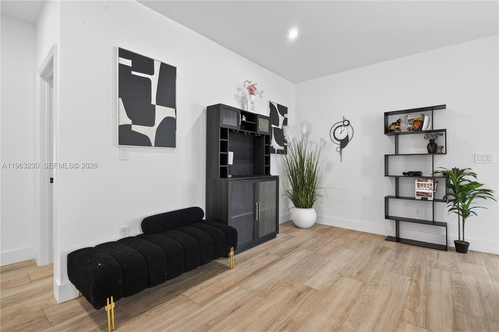 LAUDERDALE PARK 6-33 1/2 - Residential