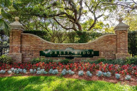 Photo of 2747 Pinewood Ct, Davie, FL 33328 (MLS # A11872550)