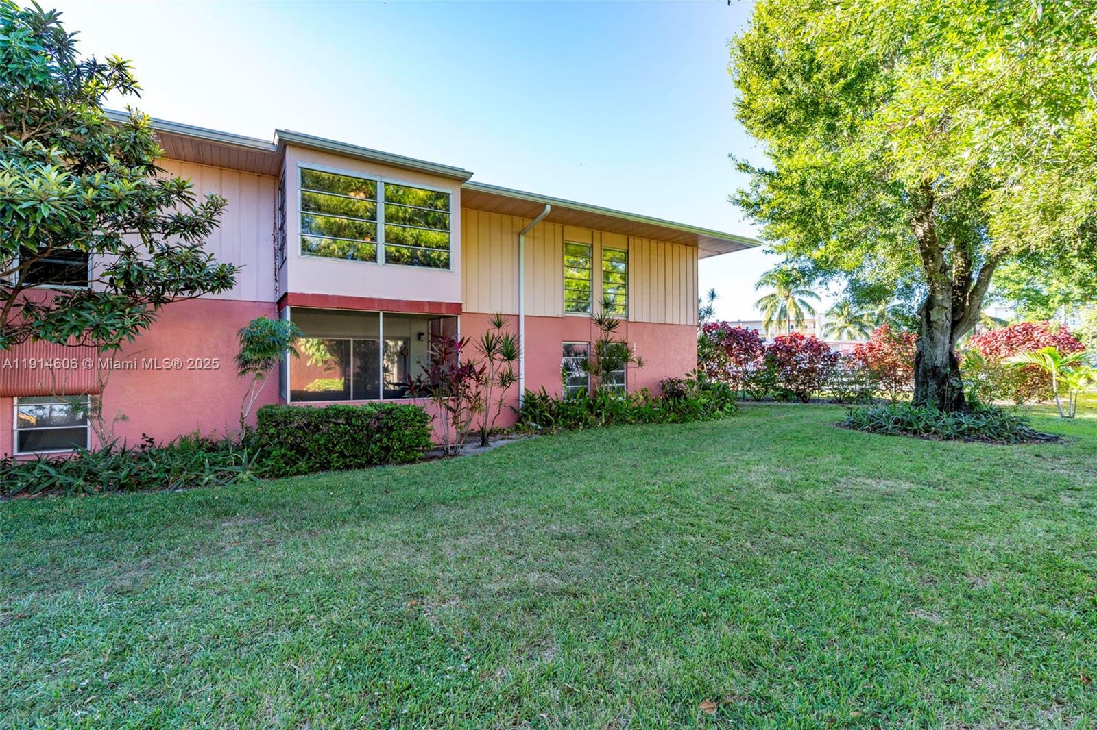 GOLFS EDGE CONDOS A THRU - Residential