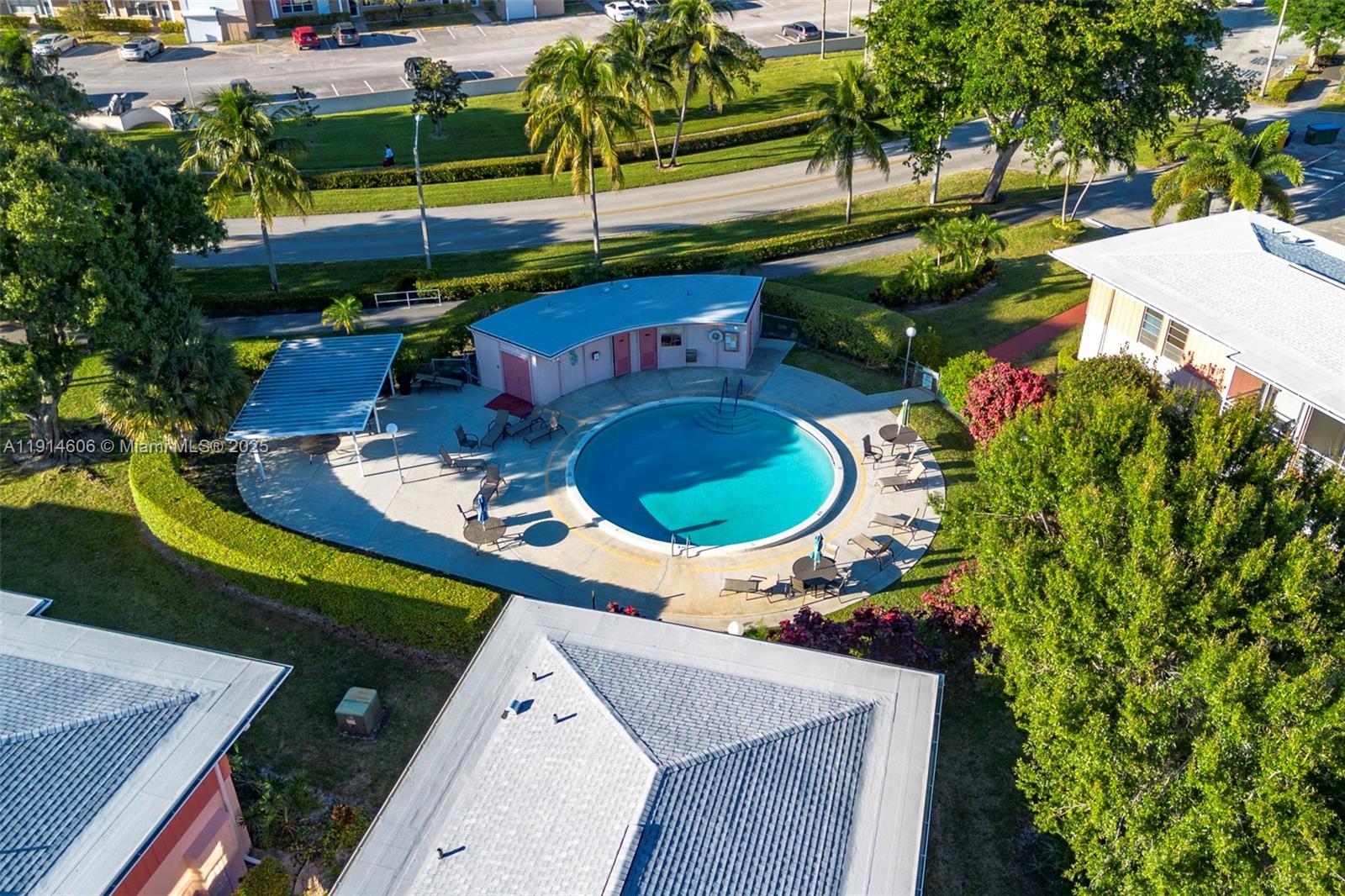 GOLFS EDGE CONDOS A THRU - Residential