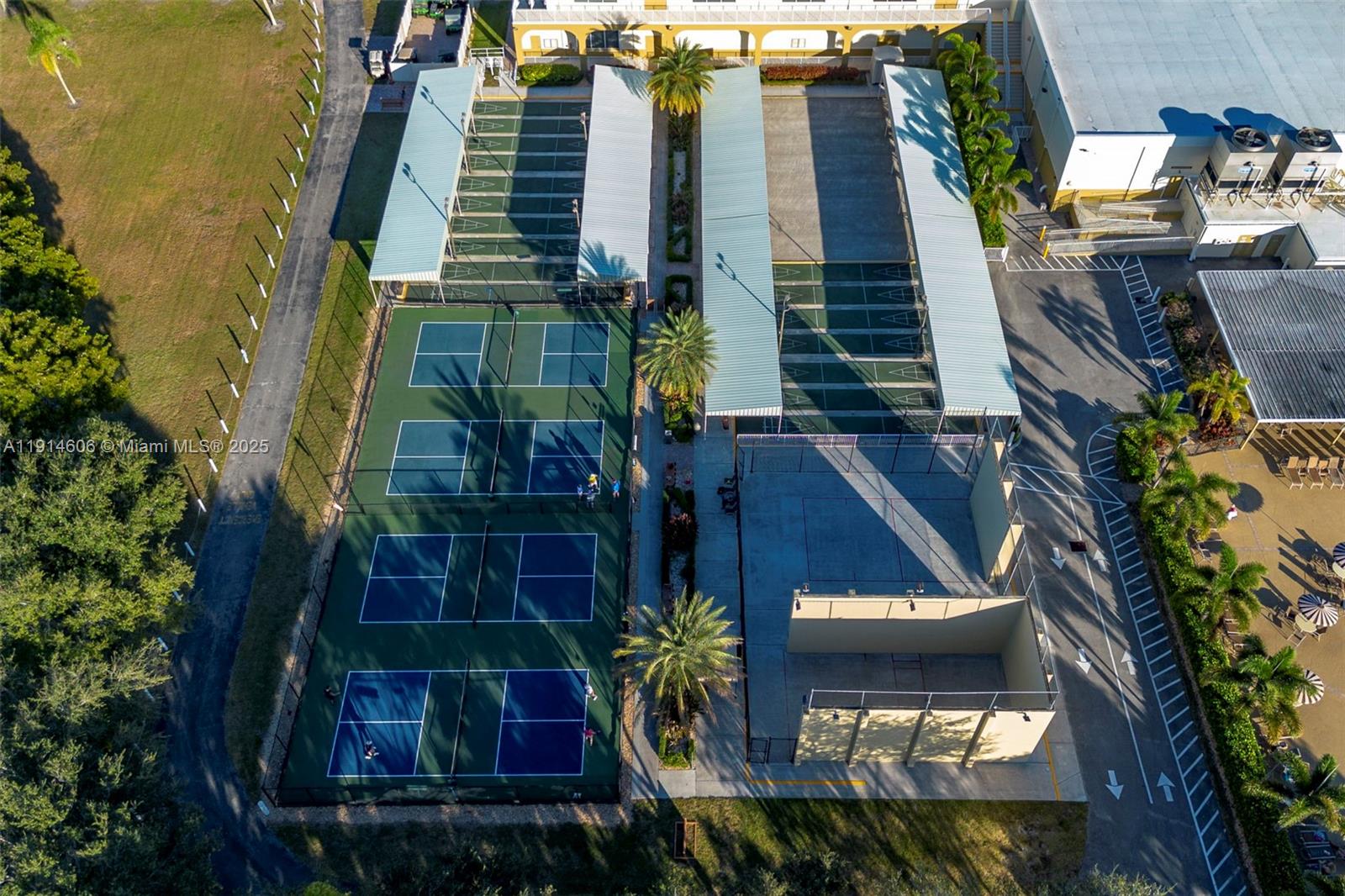 GOLFS EDGE CONDOS A THRU - Residential