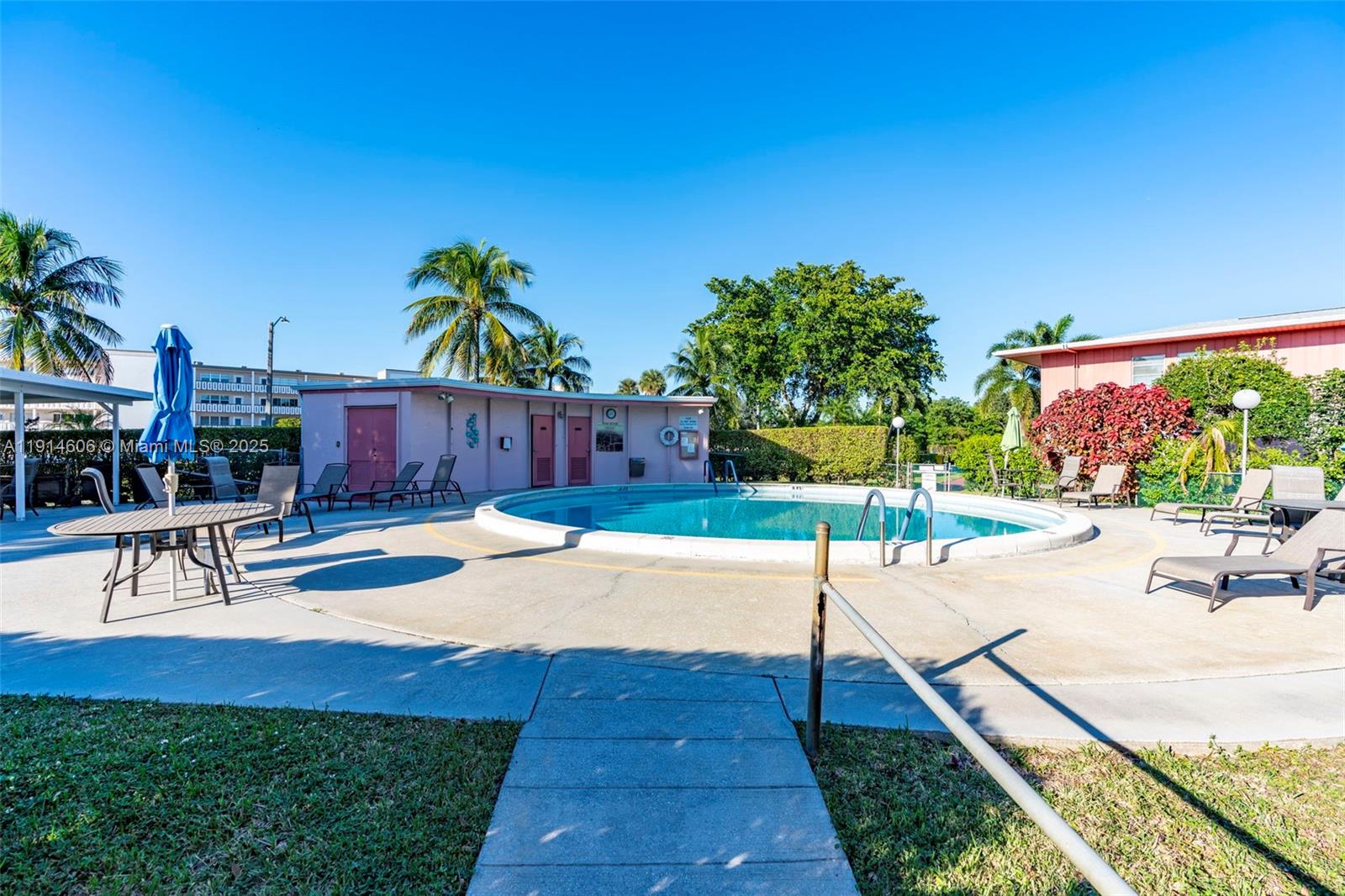 GOLFS EDGE CONDOS A THRU - Residential