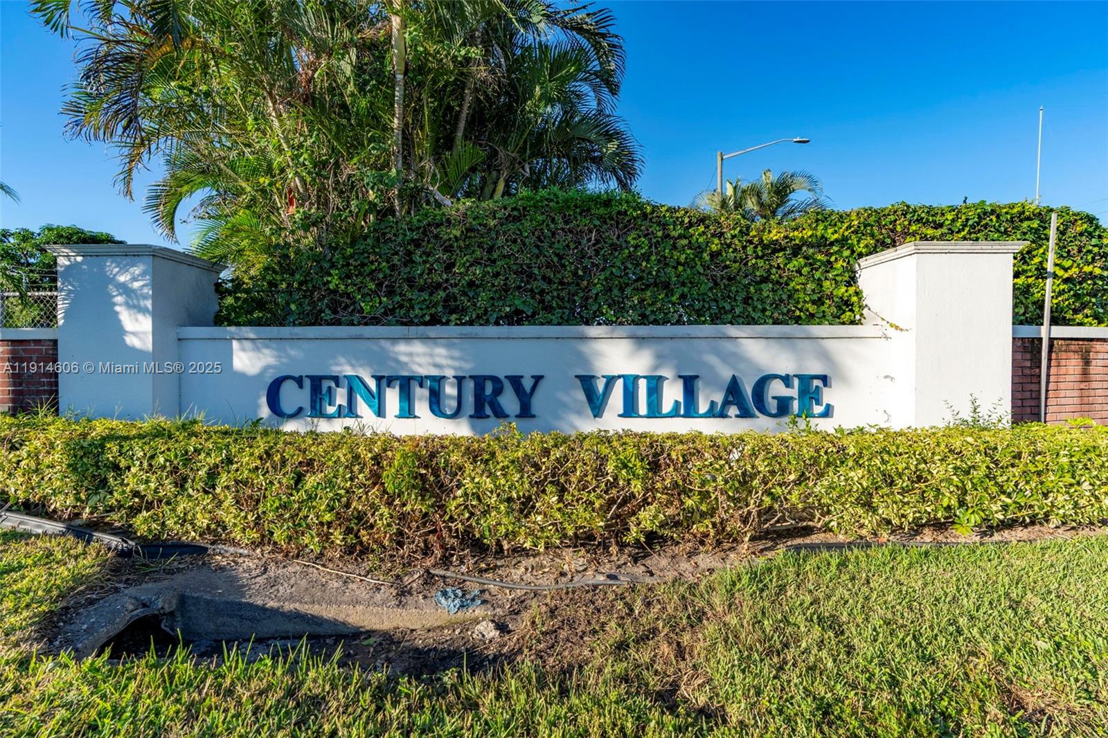 GOLFS EDGE CONDOS A THRU - Residential