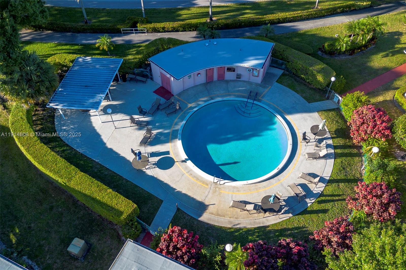 GOLFS EDGE CONDOS A THRU - Residential