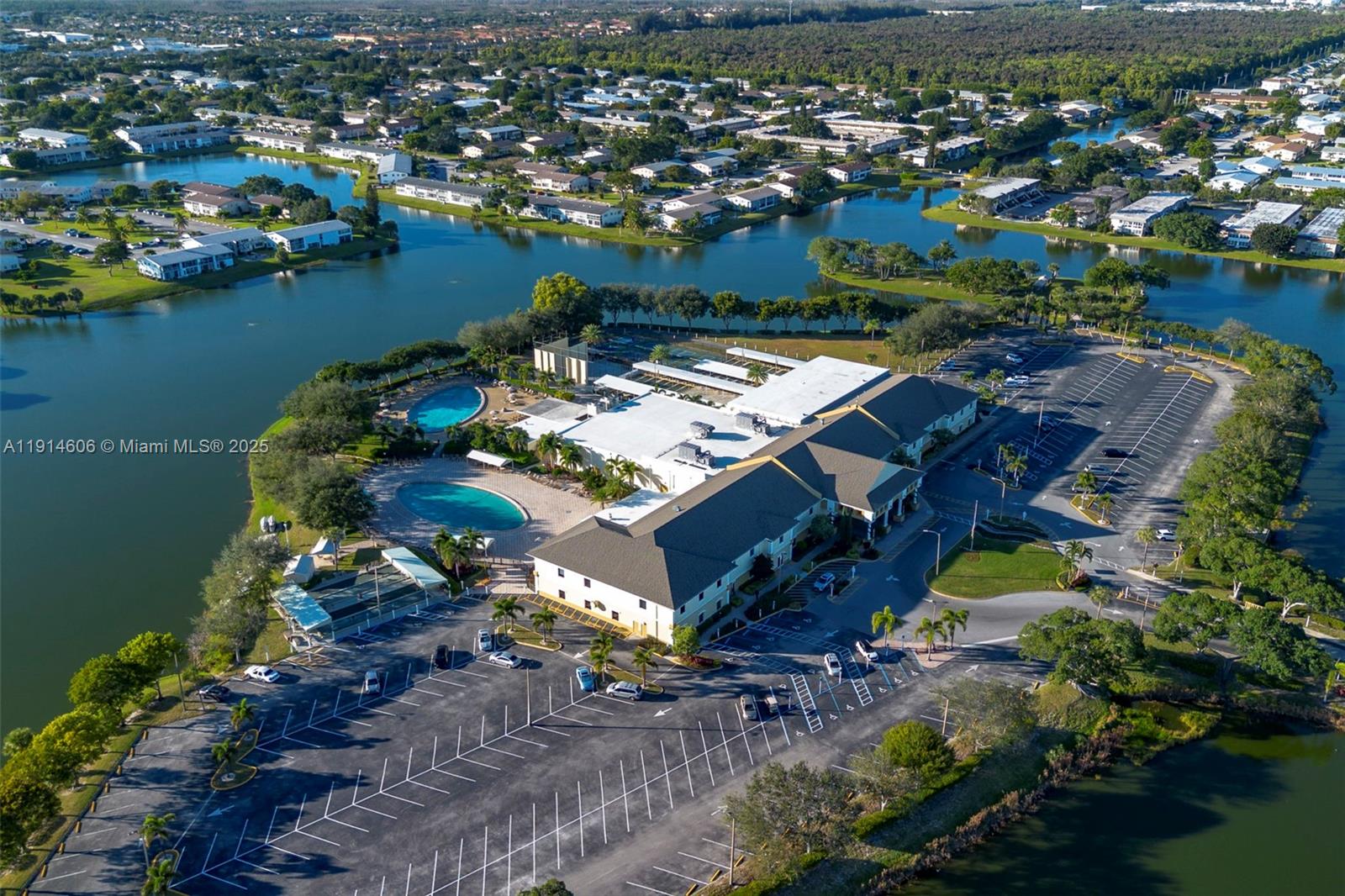 GOLFS EDGE CONDOS A THRU - Residential