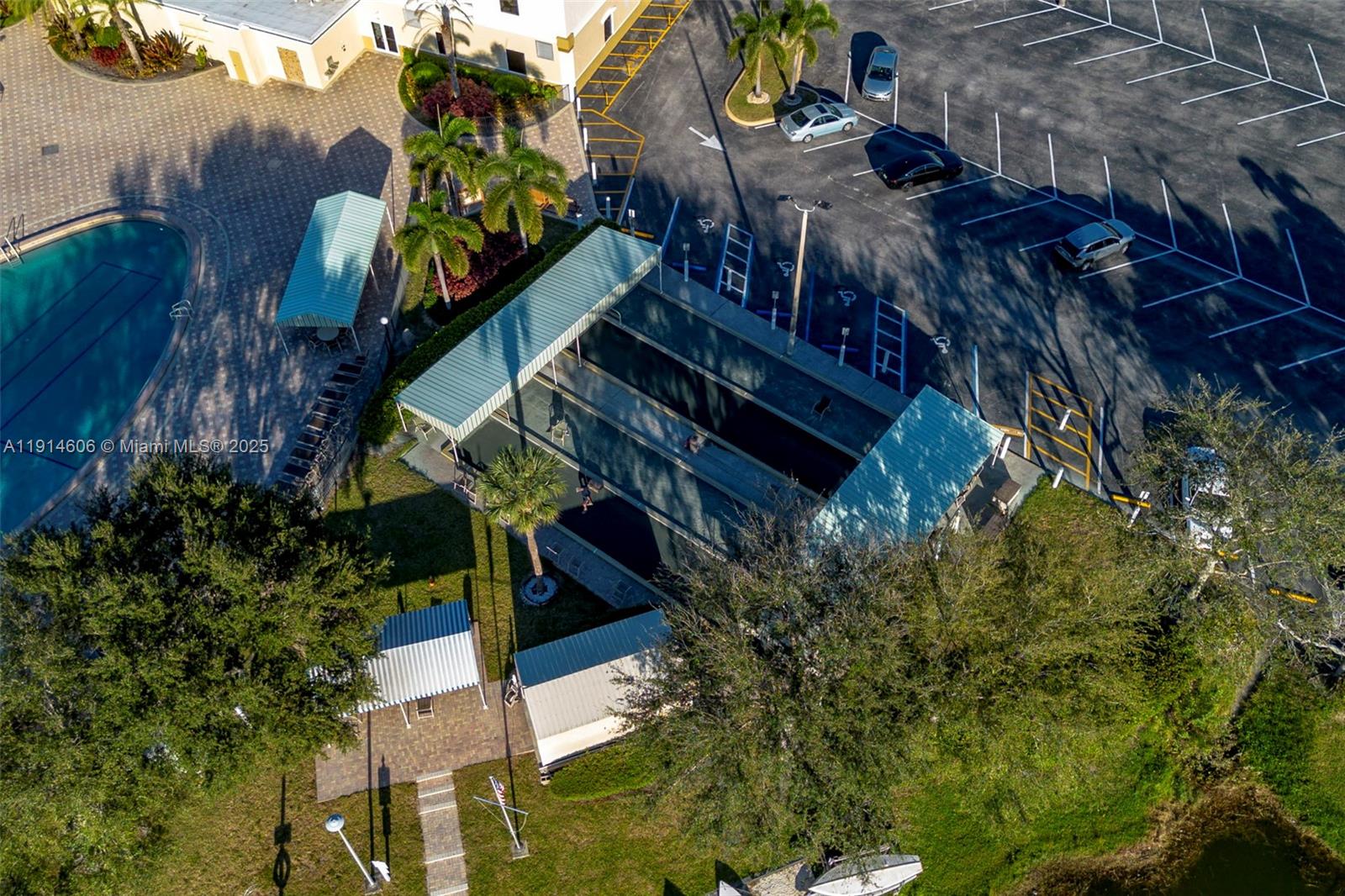 GOLFS EDGE CONDOS A THRU - Residential